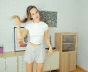 kaisle_dynard is a 18 year old female webcam sex model.