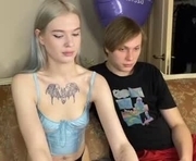 glockoffrog is a 19 year old couple webcam sex model.