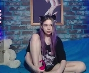 vickichasy is a 18 year old female webcam sex model.