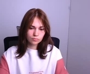 elsa_mur is a 19 year old female webcam sex model.