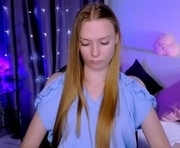 carolyncohen is a 18 year old female webcam sex model.