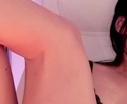 iam_vltn is a 18 year old female webcam sex model.
