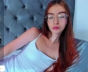 soysteph is a 18 year old female webcam sex model.