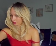 tutyhot is a 18 year old female webcam sex model.