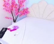 victoriaheiinz is a 18 year old female webcam sex model.