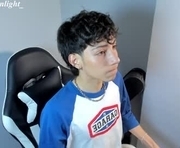 philipe_moonlight_ is a 19 year old male webcam sex model.
