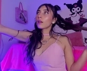 alanalois_ is a 20 year old female webcam sex model.