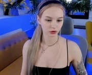 avadaviis is a  year old female webcam sex model.