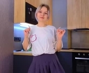 seraphsage is a 18 year old female webcam sex model.