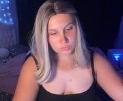 heylissa is a 20 year old female webcam sex model.