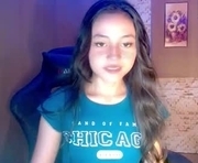 missseah is a 18 year old female webcam sex model.