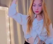opheliaoracle is a 18 year old female webcam sex model.