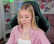 miagraces is a 18 year old female webcam sex model.