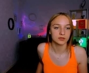 keylas_moan is a 21 year old female webcam sex model.