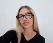 asuncionedgeman is a 18 year old female webcam sex model.