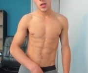noahbrawn is a 18 year old male webcam sex model.