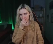 alice_low is a  year old female webcam sex model.