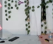 emma_unu is a 18 year old female webcam sex model.