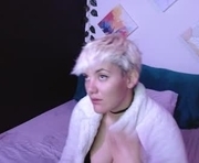 mackenziemoon is a 18 year old female webcam sex model.