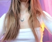 mivaki is a 19 year old female webcam sex model.