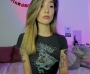 selinaa_kyle is a 19 year old female webcam sex model.