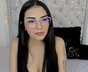 gigimeow_ is a 18 year old female webcam sex model.