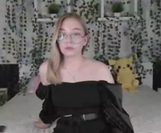 helenmaccrory is a 18 year old female webcam sex model.
