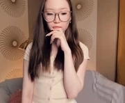 taytehardey is a 18 year old female webcam sex model.