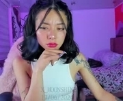 x_moonshine is a 18 year old female webcam sex model.