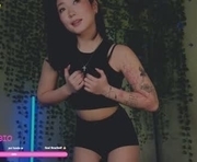 so_socutie is a 19 year old female webcam sex model.