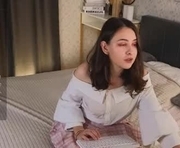 millameoww is a 18 year old female webcam sex model.