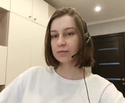elswythgravley is a 18 year old female webcam sex model.