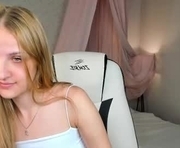 yummu_mee is a  year old female webcam sex model.