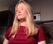 bella_sting is a 18 year old female webcam sex model.