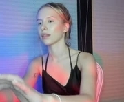 elysia_xo is a 19 year old female webcam sex model.