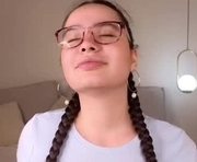 iralascola is a 18 year old female webcam sex model.