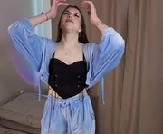 heyjenny is a 18 year old female webcam sex model.
