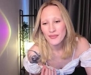 halohush is a 20 year old female webcam sex model.