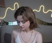 litt1e_emilyy is a 19 year old female webcam sex model.