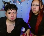 zelda_kuro is a 20 year old couple webcam sex model.