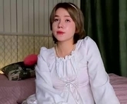 launakohan is a 18 year old female webcam sex model.