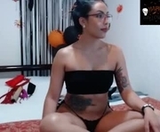 rous33 is a 23 year old female webcam sex model.
