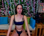 liittledollyx is a 19 year old female webcam sex model.