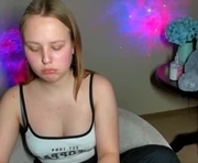 elizagrant is a 19 year old female webcam sex model.