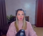 barbarapaw is a 19 year old female webcam sex model.