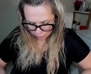 luxxx_diana is a 36 year old female webcam sex model.