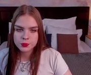 erlinedervis is a 19 year old female webcam sex model.