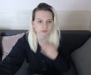 liza_beth_ is a 19 year old female webcam sex model.