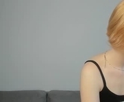 liremysta is a 18 year old female webcam sex model.
