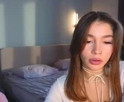 caroline_brown0 is a 18 year old female webcam sex model.